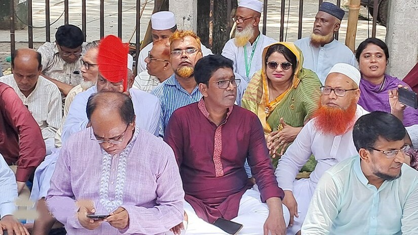 আন্দোলনরত শিক্ষকরা