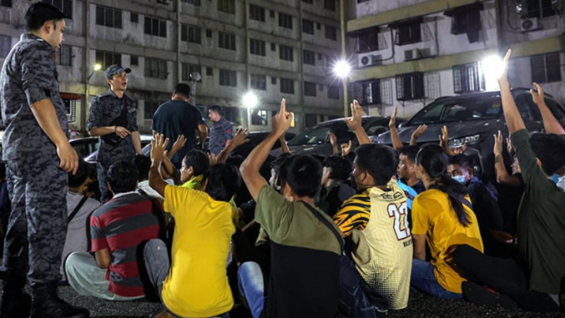 মালয়েশিয়ায় ২৫২ বাংলাদেশি আটক