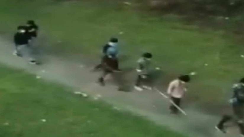 মাথায় হেলমেট পরে হামলায় অংশ নেয় হামলাকারীরা