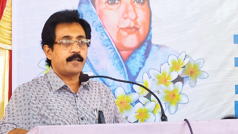 বক্তব্য রাখছেন অধ্যাপক ড. সৌমিত্র শেখর