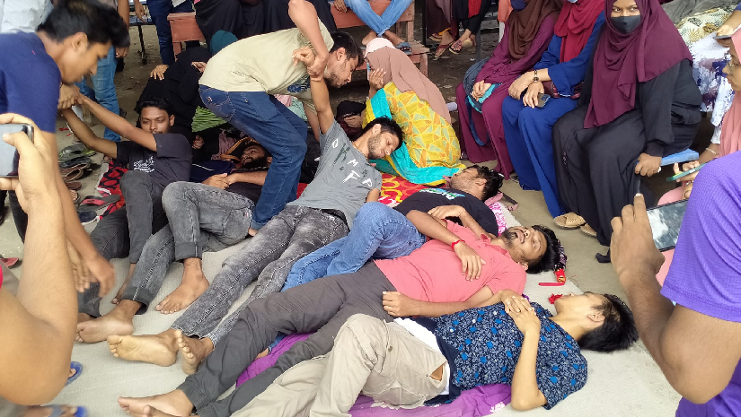 আন্দোলনস্থলে অসুস্থ শিক্ষার্থীরা