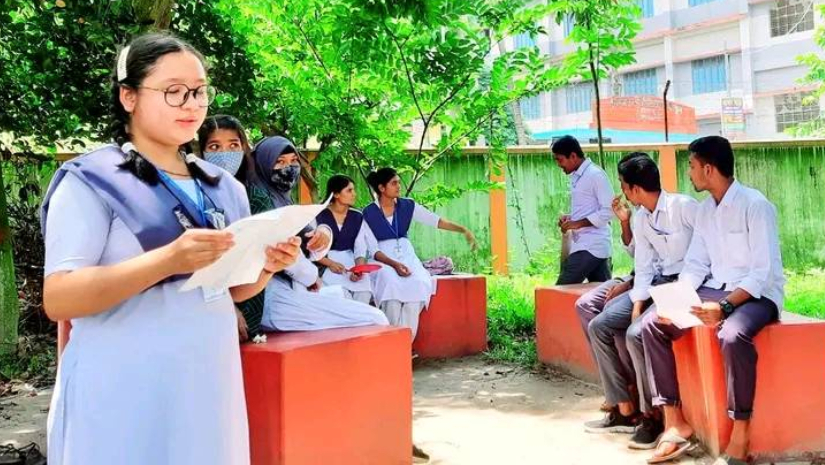 দিনাজপুর সরকারি কলেজ শিক্ষার্থী