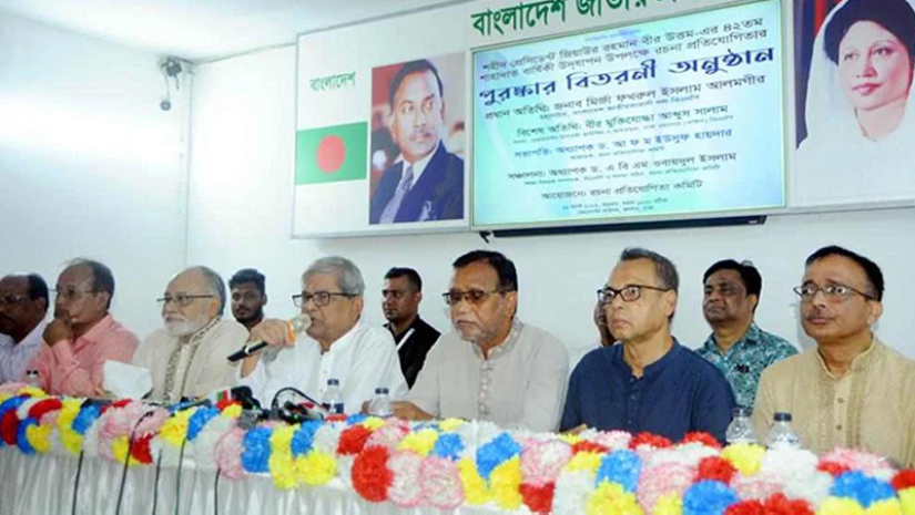 গুলশানে এক অনুষ্ঠানে বক্তব্য দিচ্ছেন বিএনপি মহসচিব ফখরুল ইসলাম আলমগীর