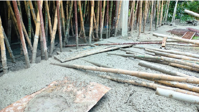 ধসে পড়া জাবির নির্মাণাধীন মসজিদের ছাদ