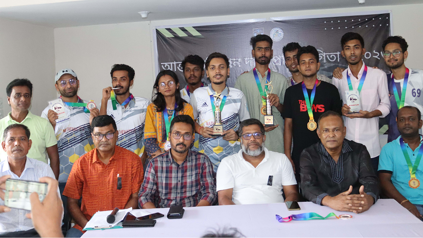 খুবির আন্তঃডিসিপ্লিন দাবা প্রতিযোগিতায় বিজয়ীরা
