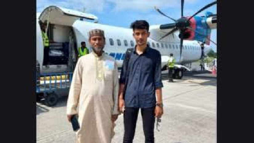 জিপিএ-৫ পাওয়ায় ছাত্রকে নিয়ে প্লেন ভ্রমণে স্কুল সভাপতি