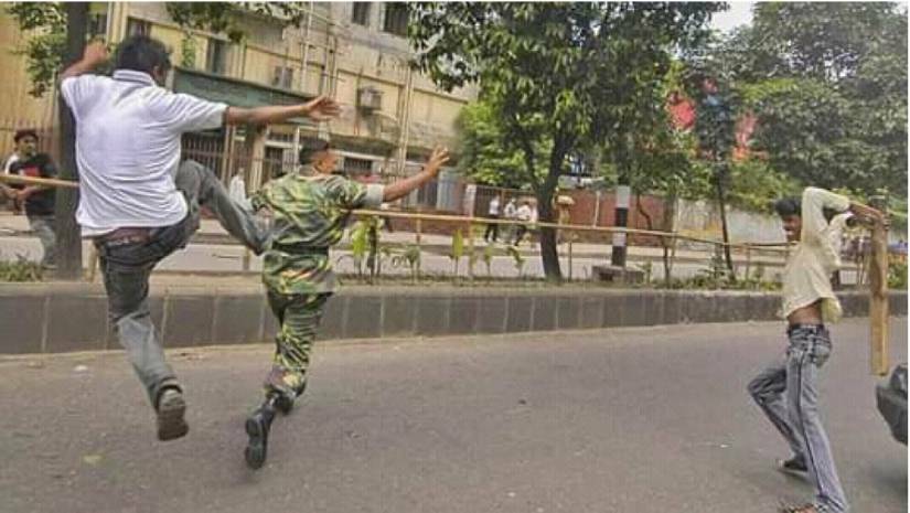  ২০০৭ সালের ওই ঘটনার সময় সেনাবাহিনী-ছাত্রদের সংঘর্ষের একটি চিত্র