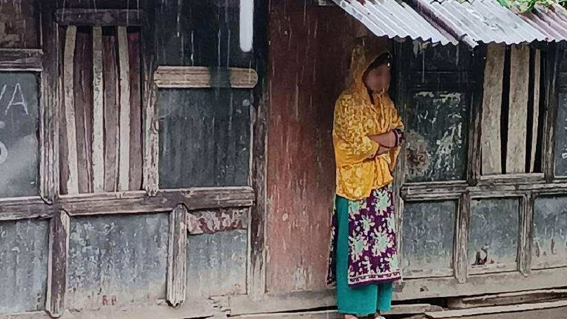  বিয়ের দাবিতে প্রেমিকের বাড়িতে কলেজছাত্রী