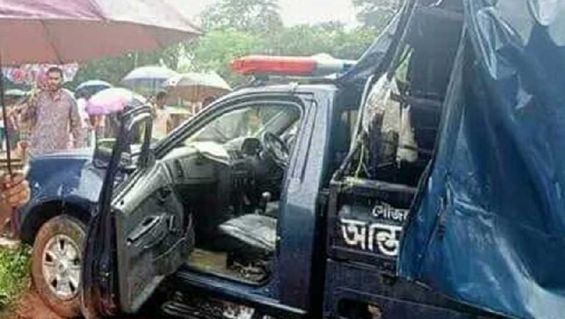 পুলিশের পিকআপ