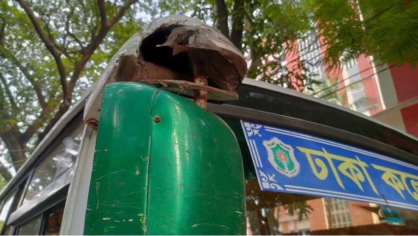কলেজের বাস ভাঙচুর