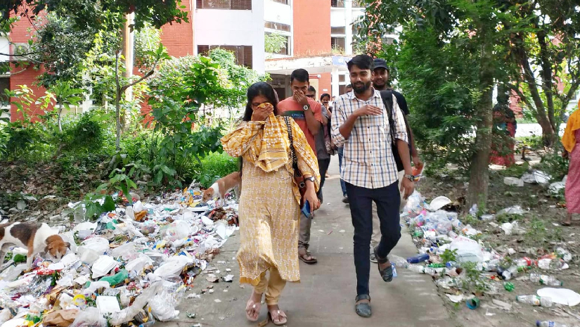 বেরোবি ক্যাম্পাস যেন ময়লার ভাগাড়