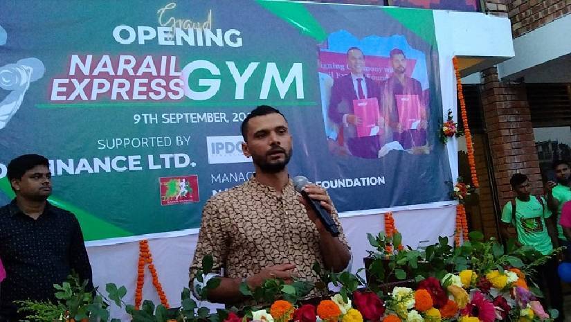 অনুষ্ঠানে বক্তব্য রাখছেন মাশরাফি বিন মোত্তর্জা