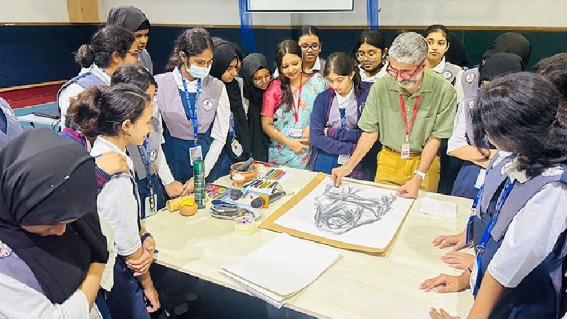 মিউজিক অ্যান্ড আর্ট ফেস্ট অনুষ্ঠানে শিক্ষক ও শিক্ষার্থীরা