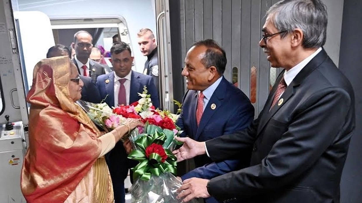 যুক্তরাষ্ট্রের নিউইয়র্ক পৌঁছেছেন প্রধানমন্ত্রী শেখ হাসিনা