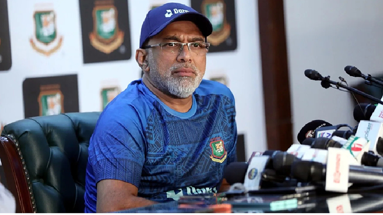 বাংলাদেশ ক্রিকেটের প্রধান কোচ চন্ডিকা হাথুরুসিংহ