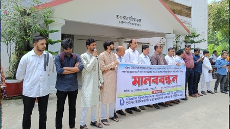 ২৪ ঘণ্টার মধ্যে চবিতে সাংবাদিক নির্যাতনে জড়িতদের বিরুদ্ধে ব্যবস্থার দাবি 