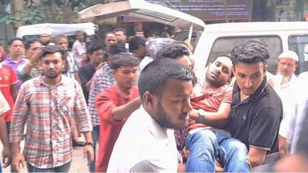 সাদ্দাম-ইনানকে ফুল দিতে গিয়ে হামলার শিকার ছাত্রলীগ নেতা