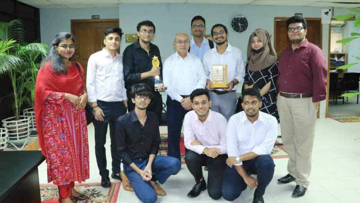 চট্টগ্রাম ইন্ডিপেন্ডেন্ট ইউনিভার্সিটির বিতার্কিকরা