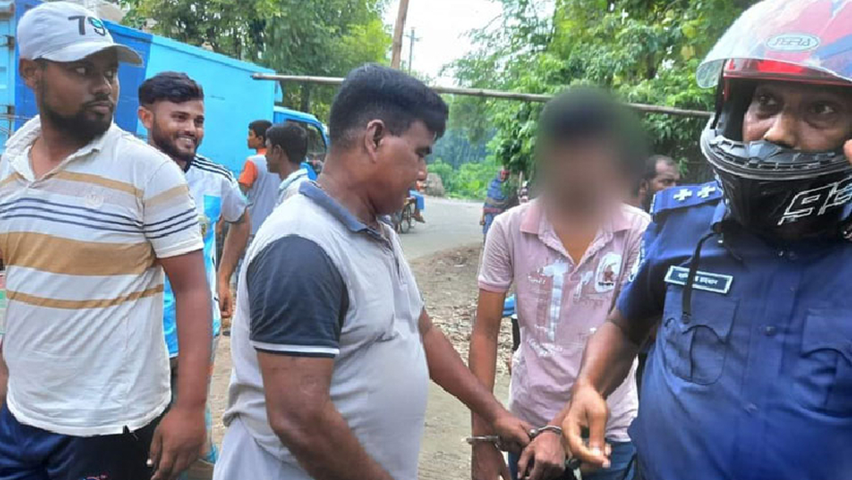 আটক তরুণ