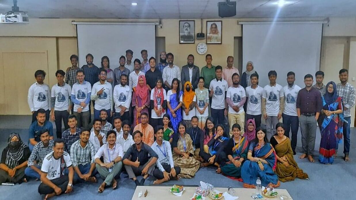 ময়মনসিংহ বিভাগীয় পাবলিক স্পিকিং প্রতিযোগিতায় অংশগ্রহণকারীরা