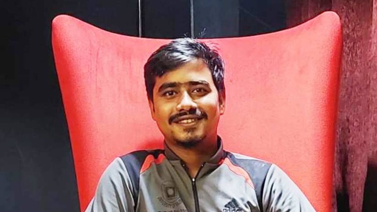 ‘আজ বিশ্ববিদ্যালয় ছাড়লাম, কাল হয়তো পৃথিবী’