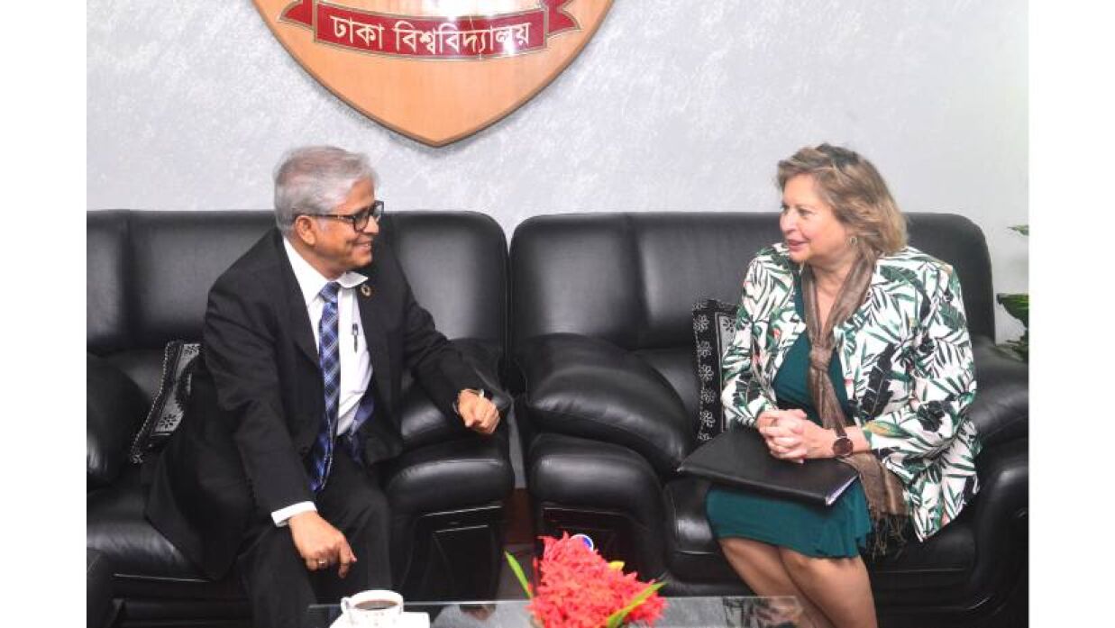 ঢাকায় নিযুক্ত কানাডার হাইকমিশনারের সঙ্গে ভিসির সাক্ষাৎ