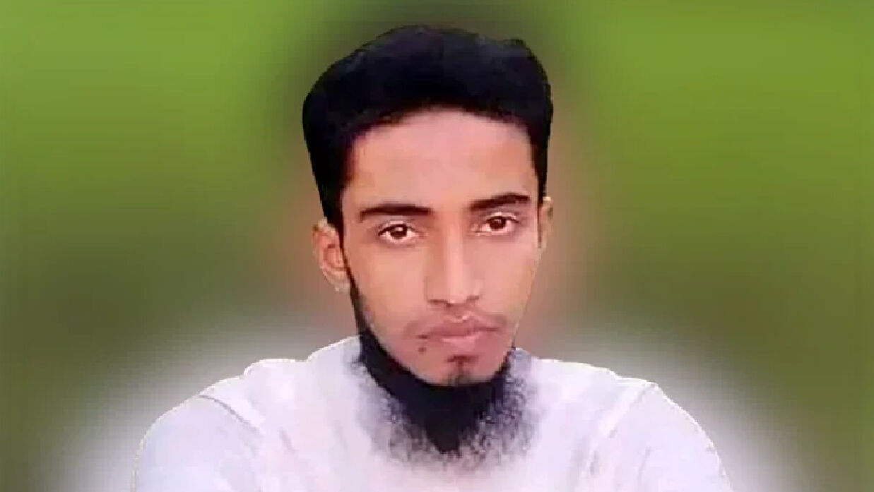 বাস ও মোটরসাইকেলের মুখোমুখি সংঘর্ষে প্রাণ গেল মাদ্রাসাশিক্ষকের