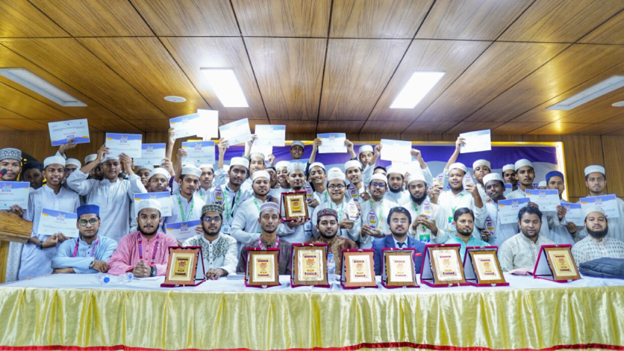 বিতর্ক উৎসবে বিজয়ীরা