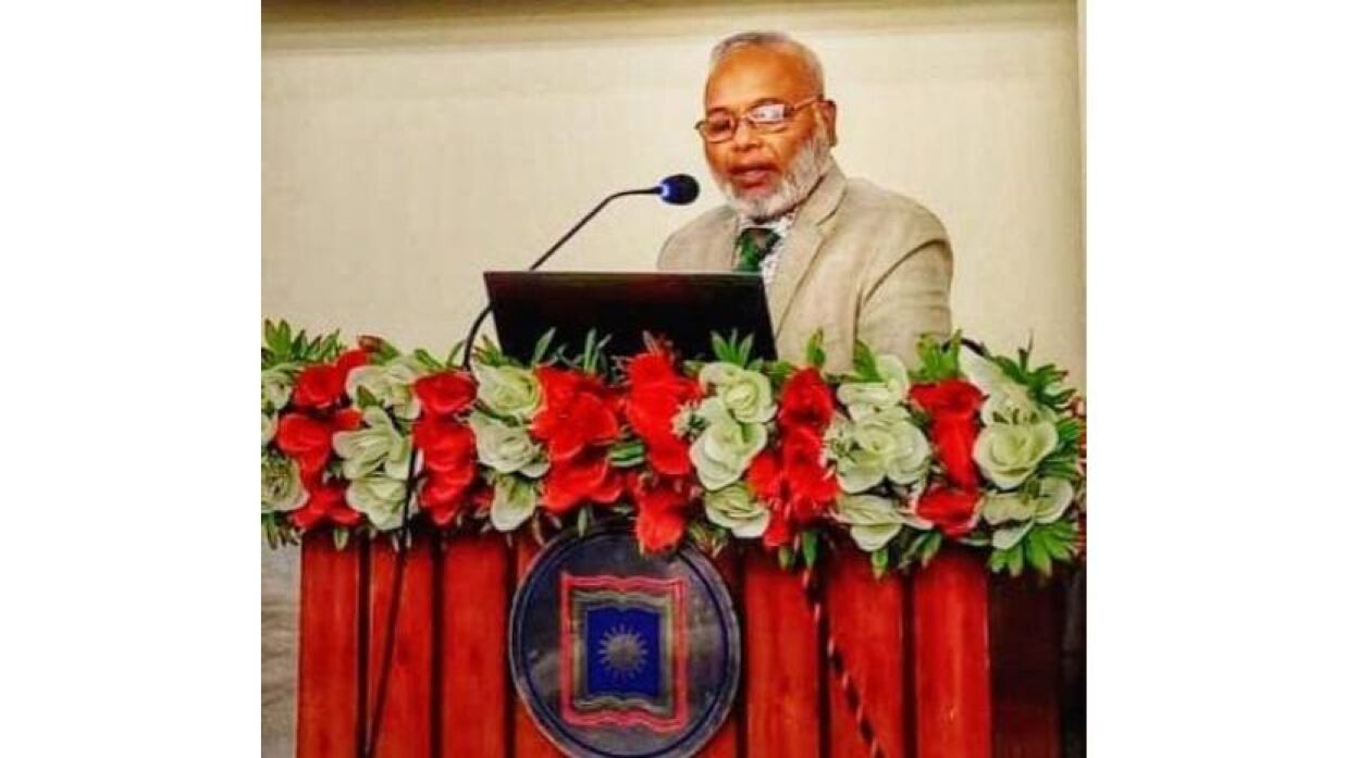 অধ্যাপক ড. শাহজাহান খান মূল প্রবন্ধ উপস্থাপন করেন