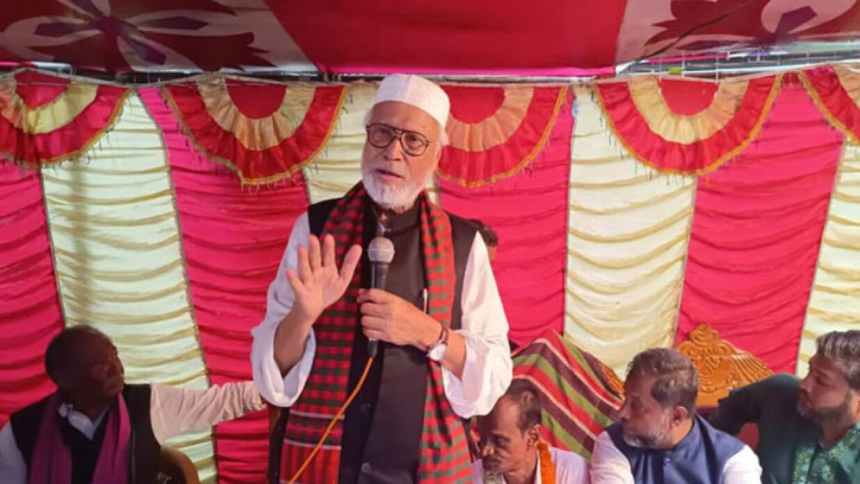 বক্তব্য রাখছেন কৃষক শ্রমিক জনতা লীগের সভাপতি বঙ্গবীর কাদের সিদ্দিকী