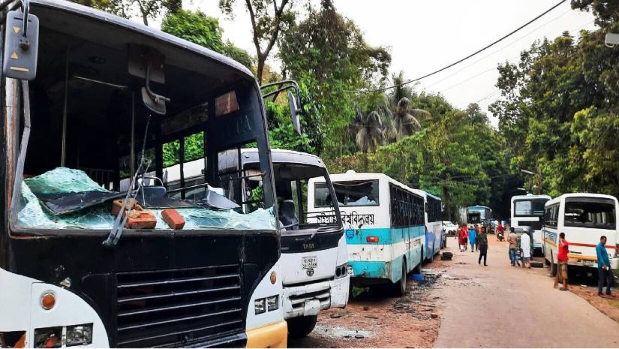 ৭ সেপ্টেম্বর রাতে ক্যাম্পাসে ব্যাপক সহিংসতা হয়েছে