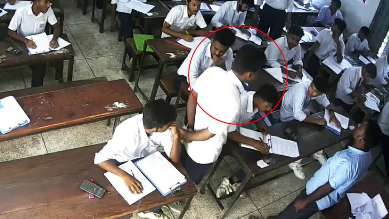 পরীক্ষায় নকলে বাঁধা দেয়ায় শিক্ষককে চড়-থাপ্পড় দেয় সাইফুল