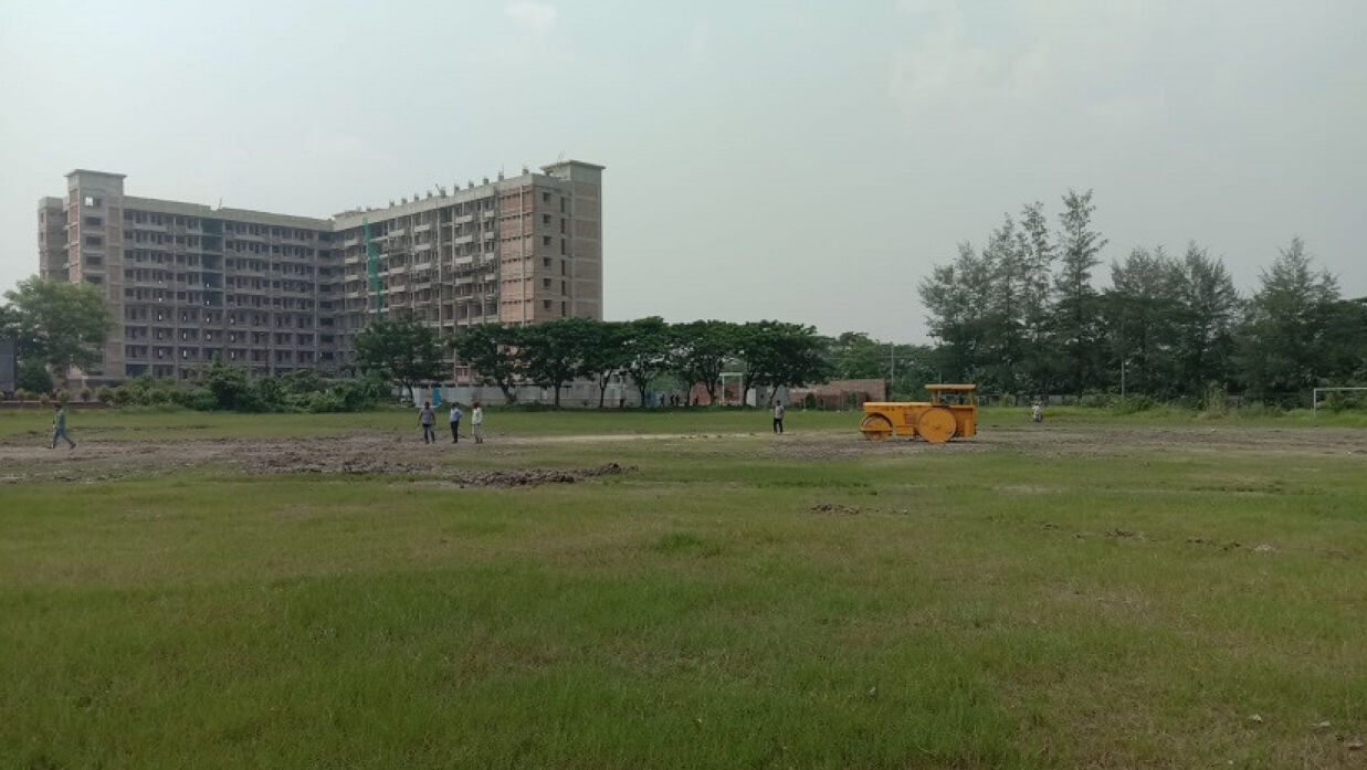 পাবিপ্রবির কেন্দ্রীয় মাঠ সংস্কার করা হয়েছে