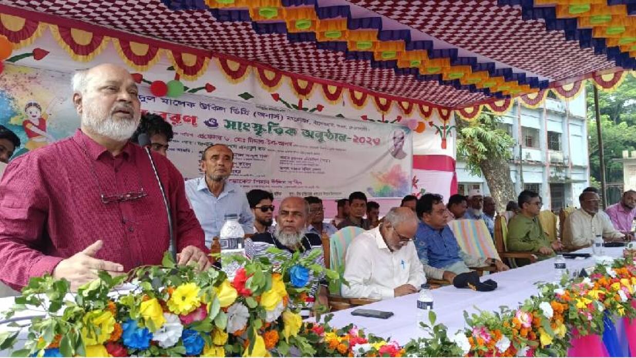 নবীনবরন অনুষ্ঠানে বক্তব্য রাখছেন নোবিপ্রবি ভিসি ড. মো. দিদার-উল-আলম