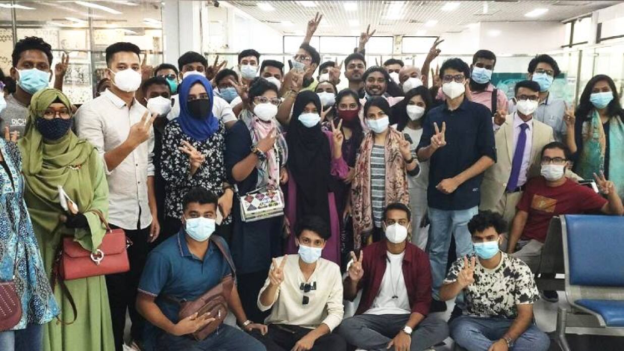 বছরের বিভিন্ন সময়ে বাংলাদেশ থেকে শিক্ষার্থীরা উচ্চশিক্ষার জন্য বিদেশে পাড়ি দেন