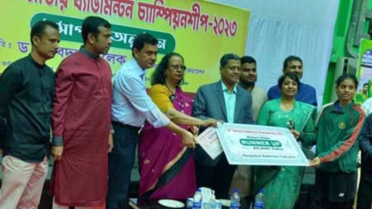 জাতীয় ব্যাডমিন্টনের দ্বিমুকুট জিতলেন বাংলাদেশ সেনাবাহিনীর উর্মি