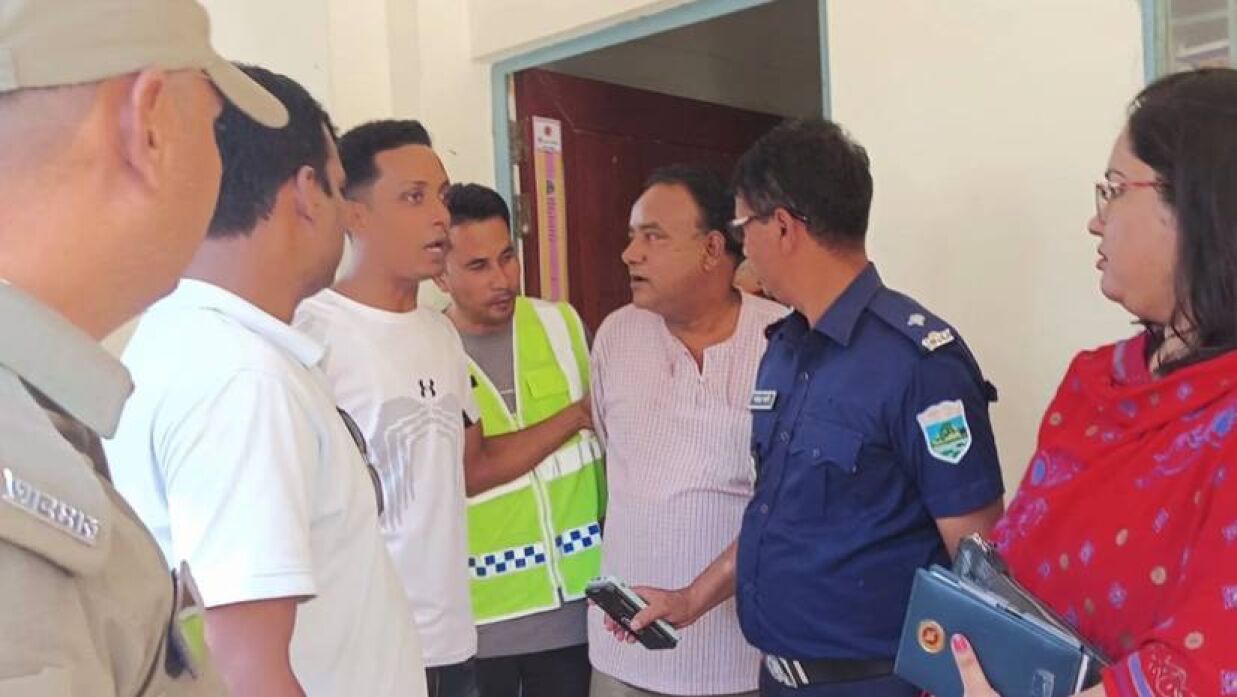 ছাত্রীদের ‘আপত্তিকর’ কথা বলায় প্রধান শিক্ষক আটক