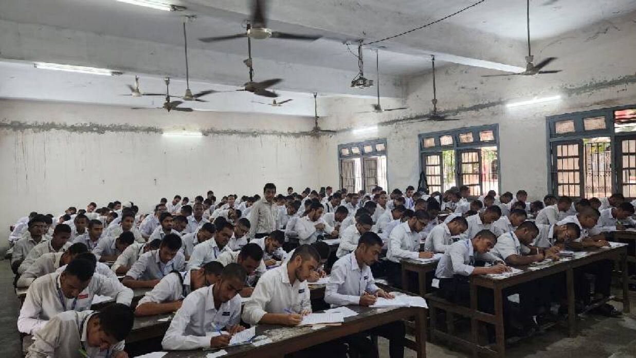 ঢাকা কলেজে ‘সুন্দর হাতের লেখা’ প্রতিযোগিতা