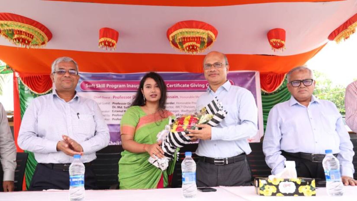বিডিইউতে সফট স্কিল ডেভেলপমেন্ট সেল উদ্বোধন ও সার্টিফিকেট প্রদান অনুষ্ঠান