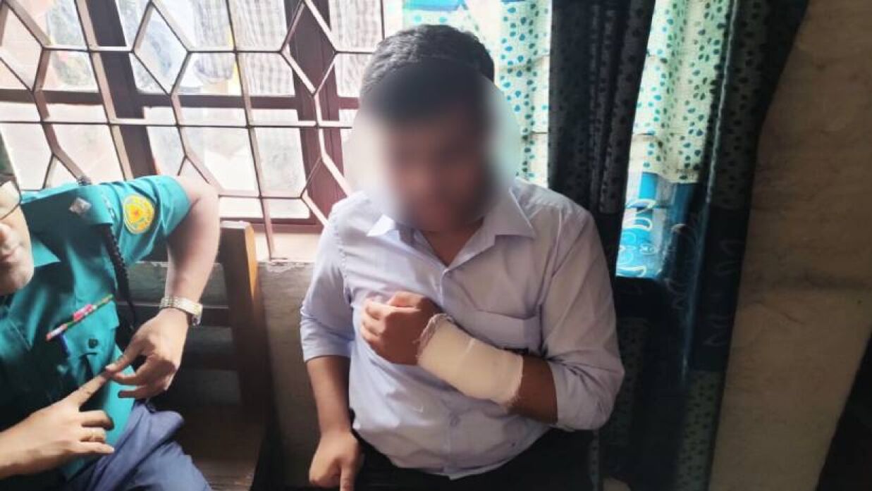 আইডিয়ালের দুই শিক্ষার্থীকে পেটাল ঢাকা কলেজ শিক্ষার্থীরা