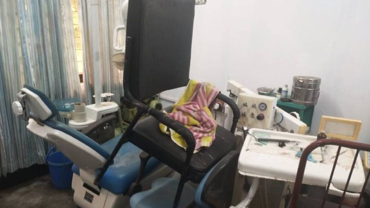অযত্নে ডেন্টাল ইউনিটের ৩ লাখ টাকার যন্ত্রপাতি, বেশিরভাগ অকেজো