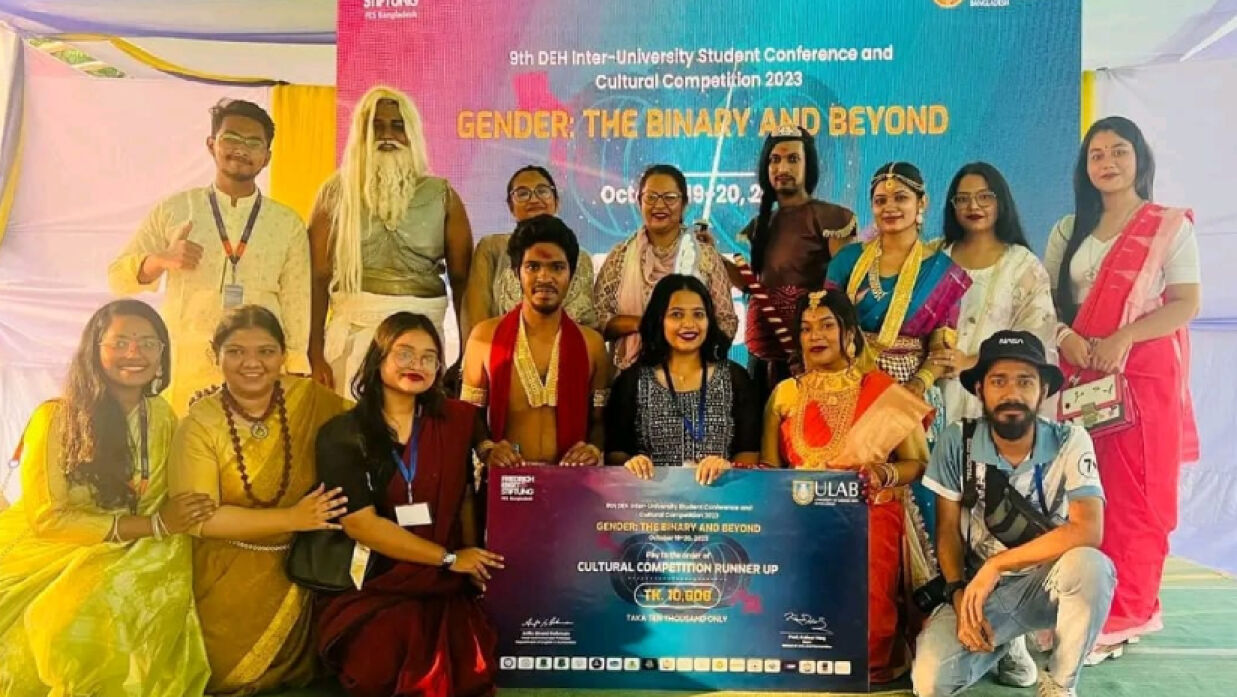 ইউল্যাবের কালচারাল কনটেস্ট এ রানার্সআপ স্টামফোর্ড ইউনিভার্সিটি বাংলাদেশ দল