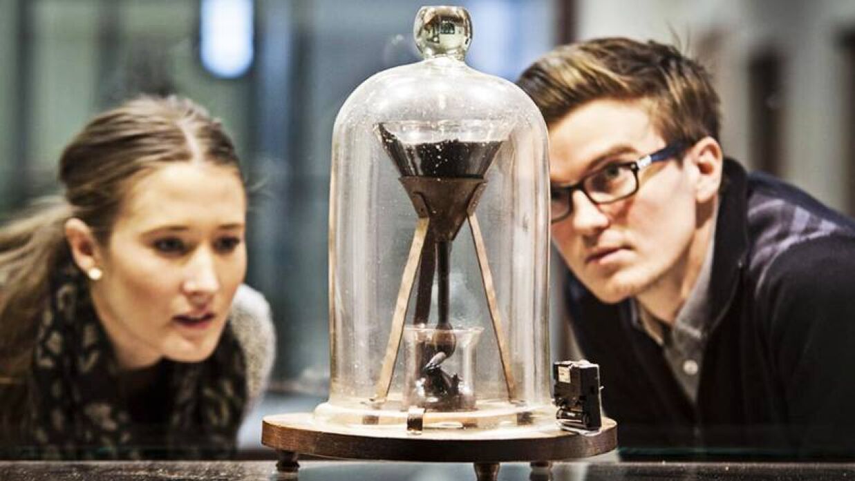 ১০০ বছর ধরে চলছে পরীক্ষা, জানা গেল বিশ্বের দীর্ঘতম গবেষণার নাম