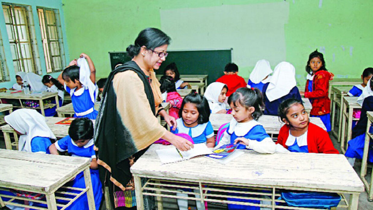 শ্রেণিকক্ষে শিক্ষক