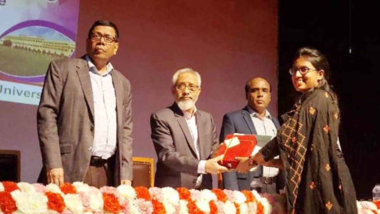 ডিনস অ্যাওয়ার্ড পেলেন শেকৃবির ৪৬৯ শিক্ষার্থী