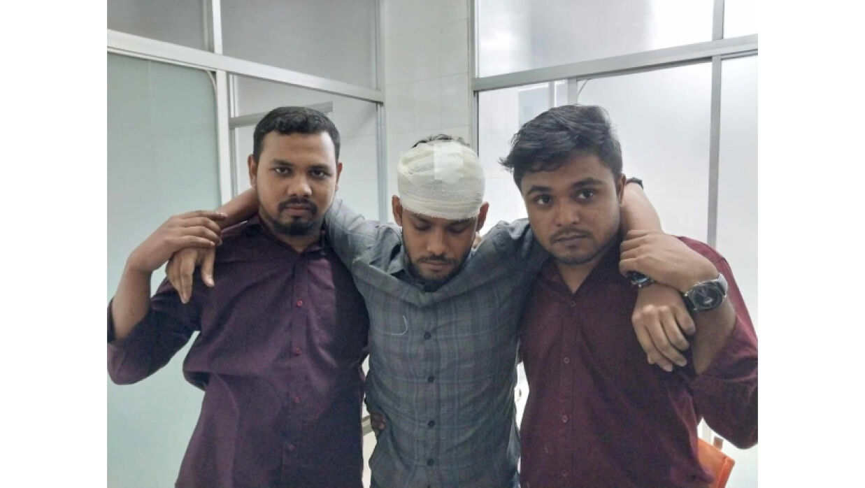 আহত একজন শিক্ষার্থী