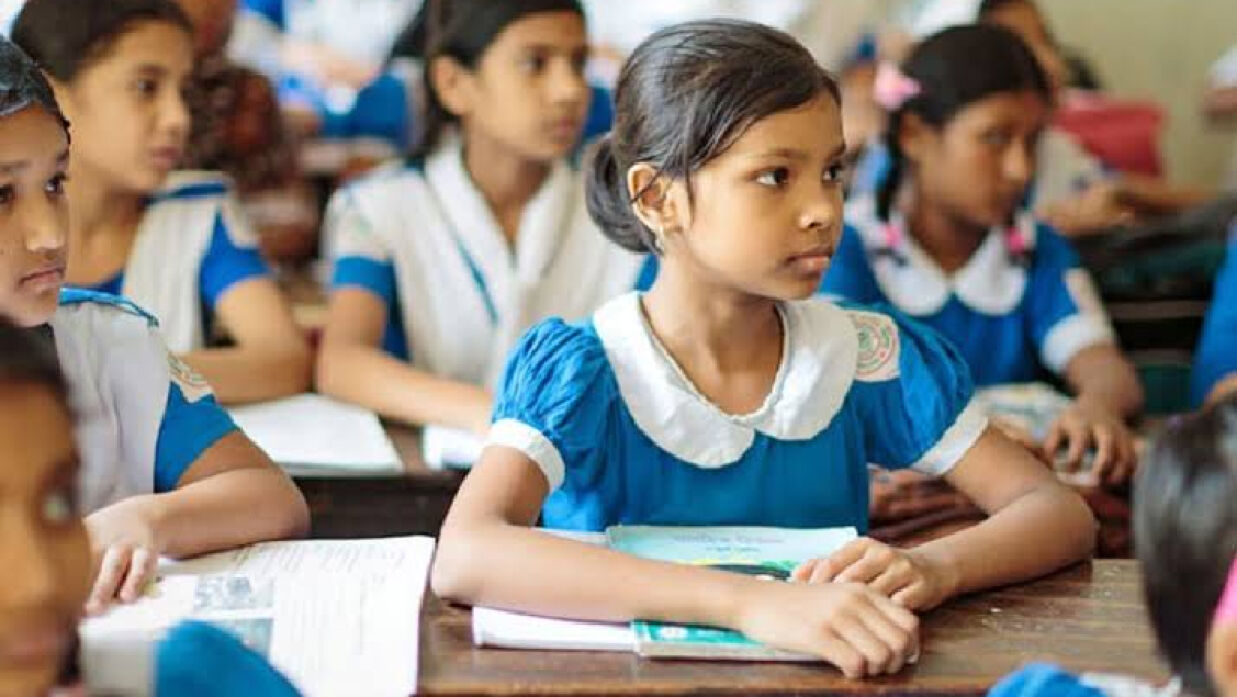 শ্রেণিকক্ষে শিক্ষার্থী 