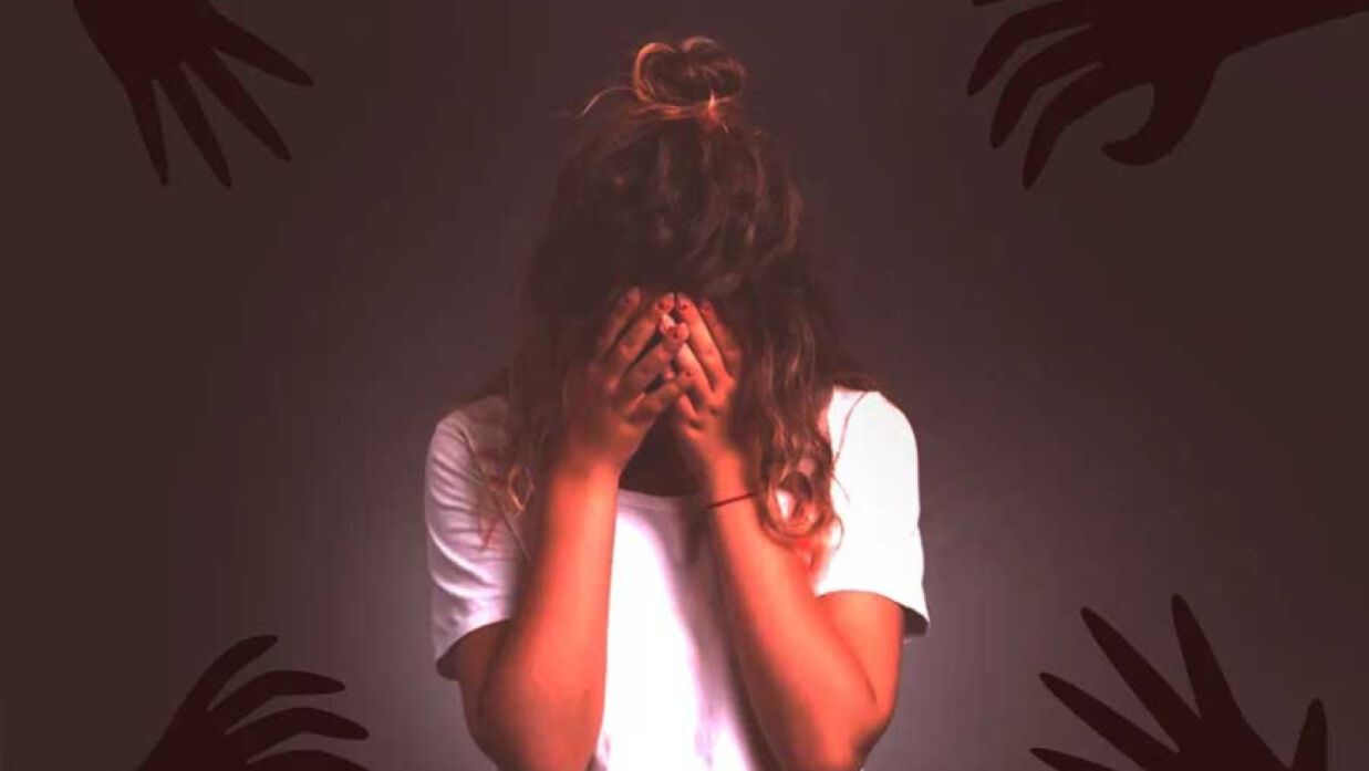 বিবস্ত্র করে তোলা হয় ছবি, অধ্যাপকের ঘরে আশ্রয় নেন বিশ্ববিদ্যালয় ছাত্রী