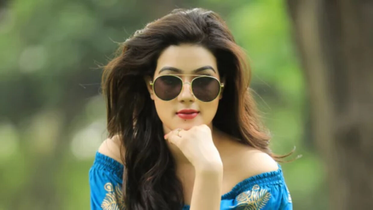 চিত্রনায়িকা মাহিয়া মাহি