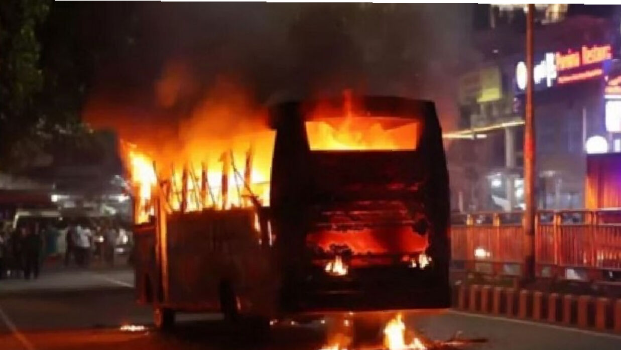 অবরোধ শেষ না হতেই পরীক্ষা শুরু, ভোগান্তিতে দূরের চাকরি প্রার্থীরা